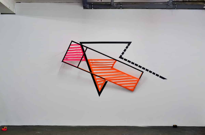 Arrow-voluminous-3d-duct-tape-graffiti-Ostap-2013