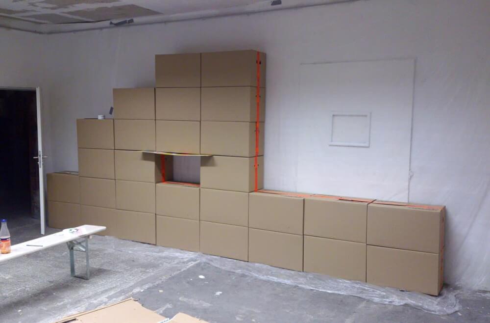 Build of partition Wall of cartons
