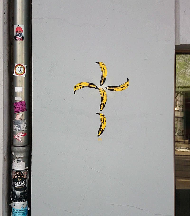 Bananen-Kreuz - Stencil-Street-Art-Ostap-artist-Kastanienallee-Berlin-2015