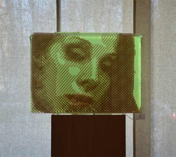 Frauen Porträt- 3D Kunst aus braunem Paketklebeband- Ostap 2014