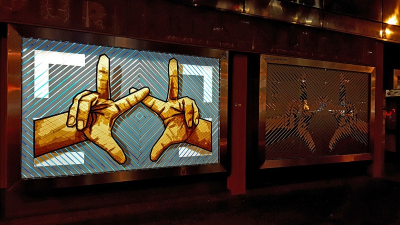 The Hände-The haus Projekt- Packband und Gewebeband-Street Art- Nachtansicht