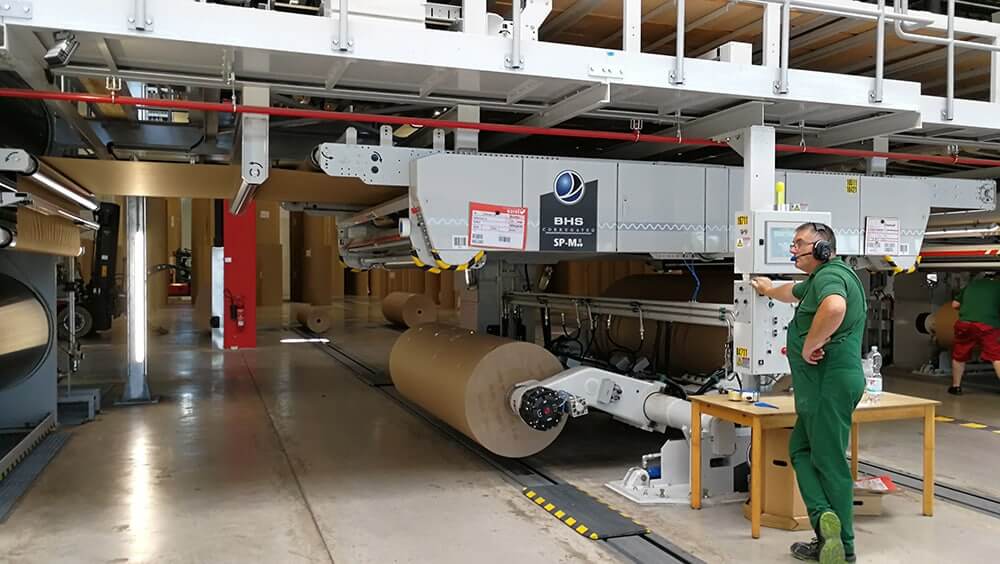 Zerhusen- cardboard factory hall-production running