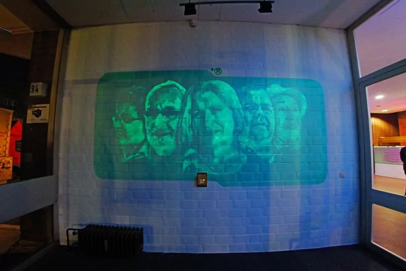 Phosphoric sprayed portrait at the Huzur entrance