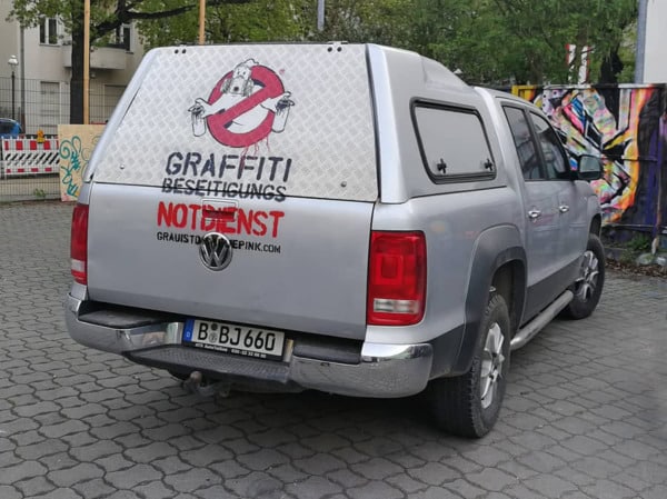 Graffiti Busters Dienstwagen- Schablonen Kunst- Ostap