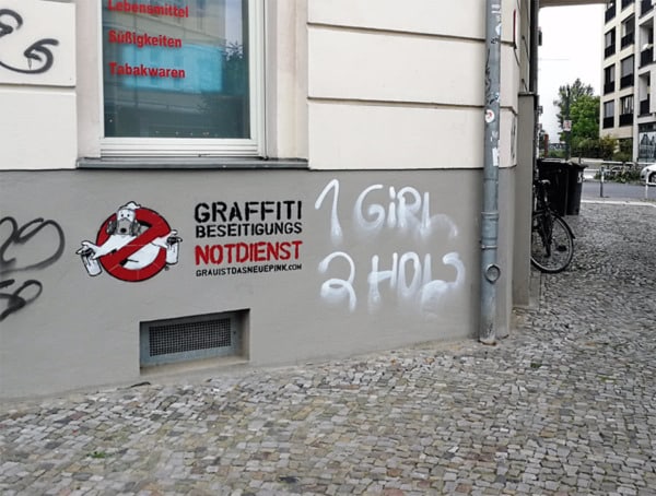 Graffitibeseitigungsnotdienst-Werbung - Stencil Street Art- Schwedter Strasse Berlin