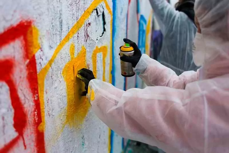 Graffiti and stencil workshop with the real street artist