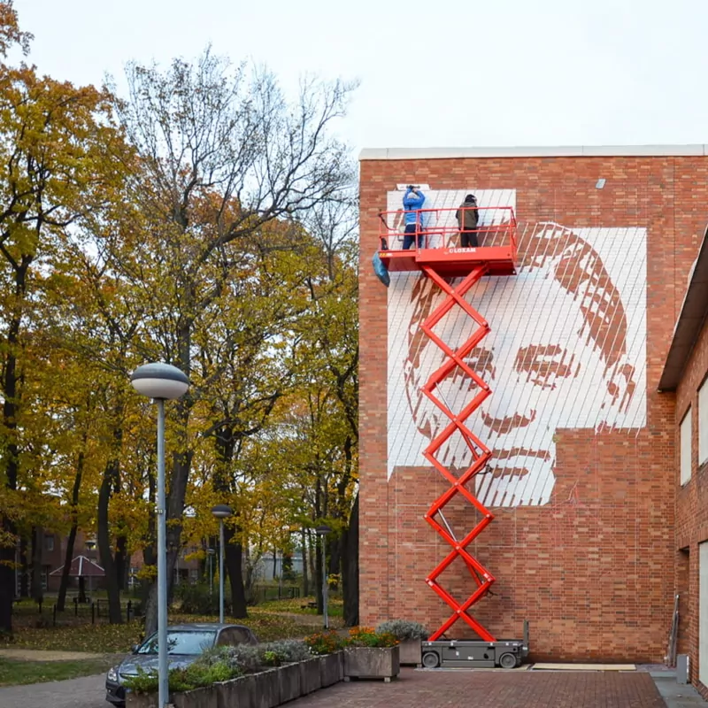 Painting of the Helmuth Huebener Portrait mural in juvenile prison (Berlin)