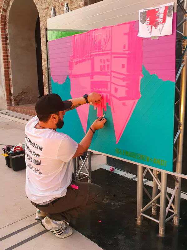 Starting the live painting with duct tape- by Selfmadecrew