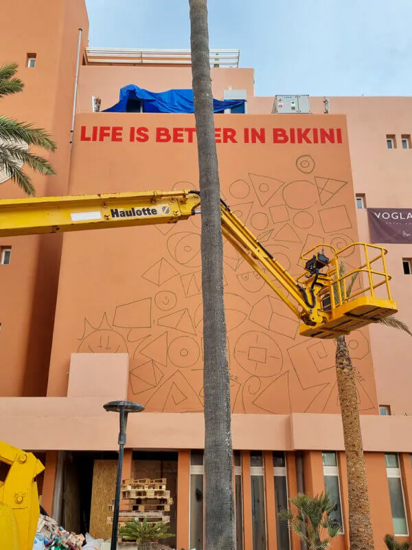 We start to paint the wal - bikini hotels project-mallorcal
